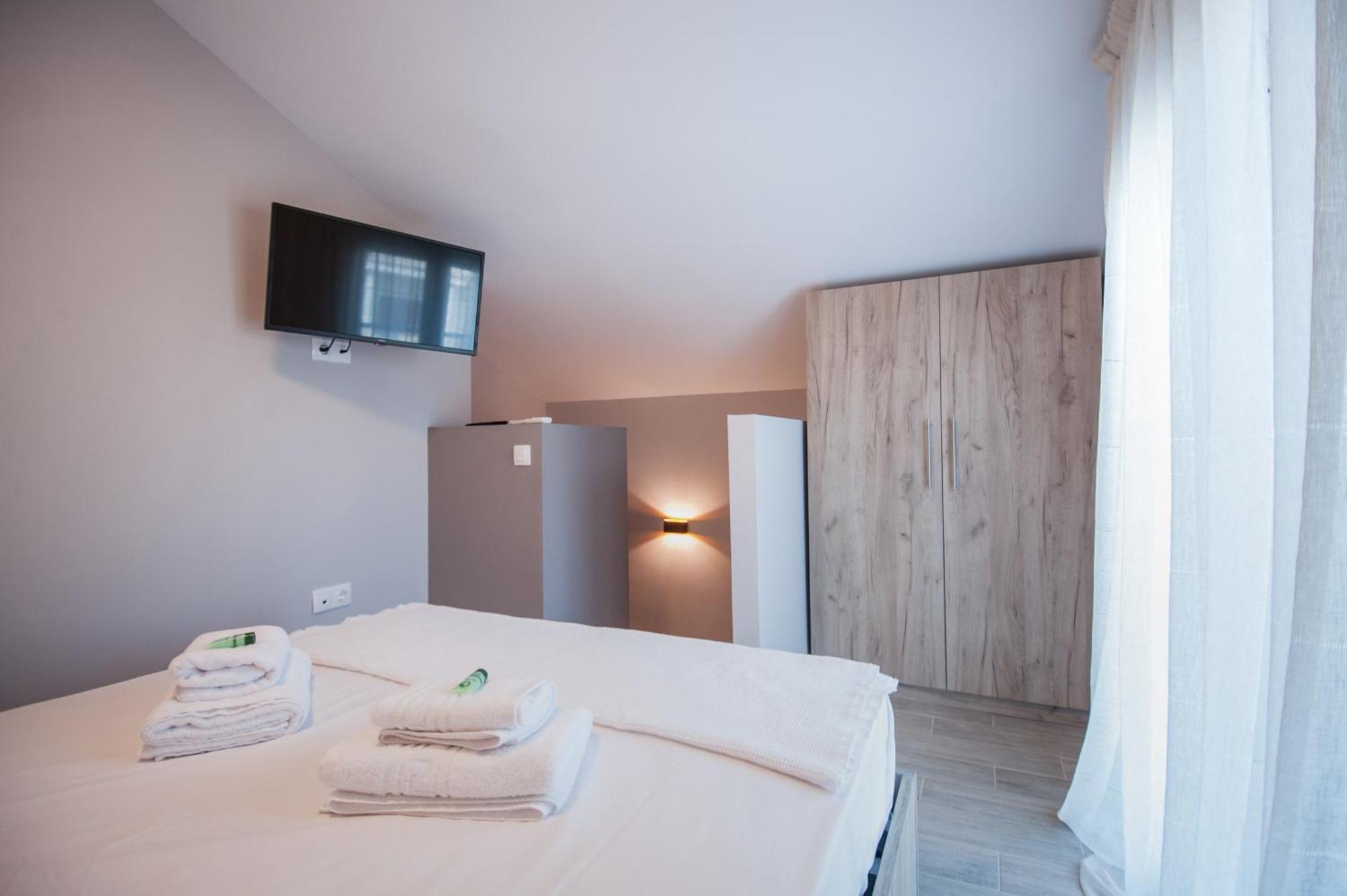 Niki'S Apartments Peraia  Phòng bức ảnh